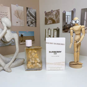 Burberry Flower i jej Eau de Parfum-3346  