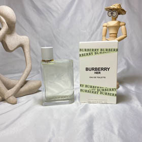 Burberry Flowers i jej miękkie słodycze Eau de Parfum-3350  